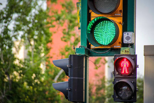 LED��ͨ�źŵƺʹ�ͳ��Դ�źŵƵ�����